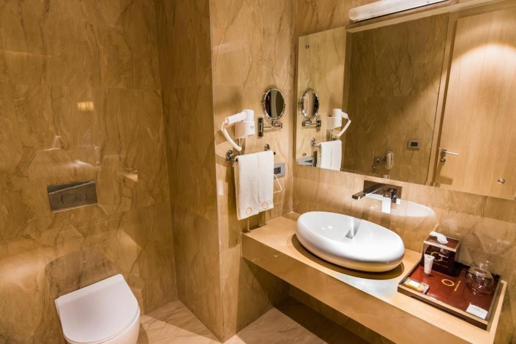 Amara Gateway Hotel Морадабад Екстериор снимка