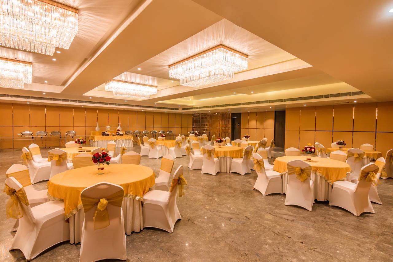 Amara Gateway Hotel Морадабад Екстериор снимка