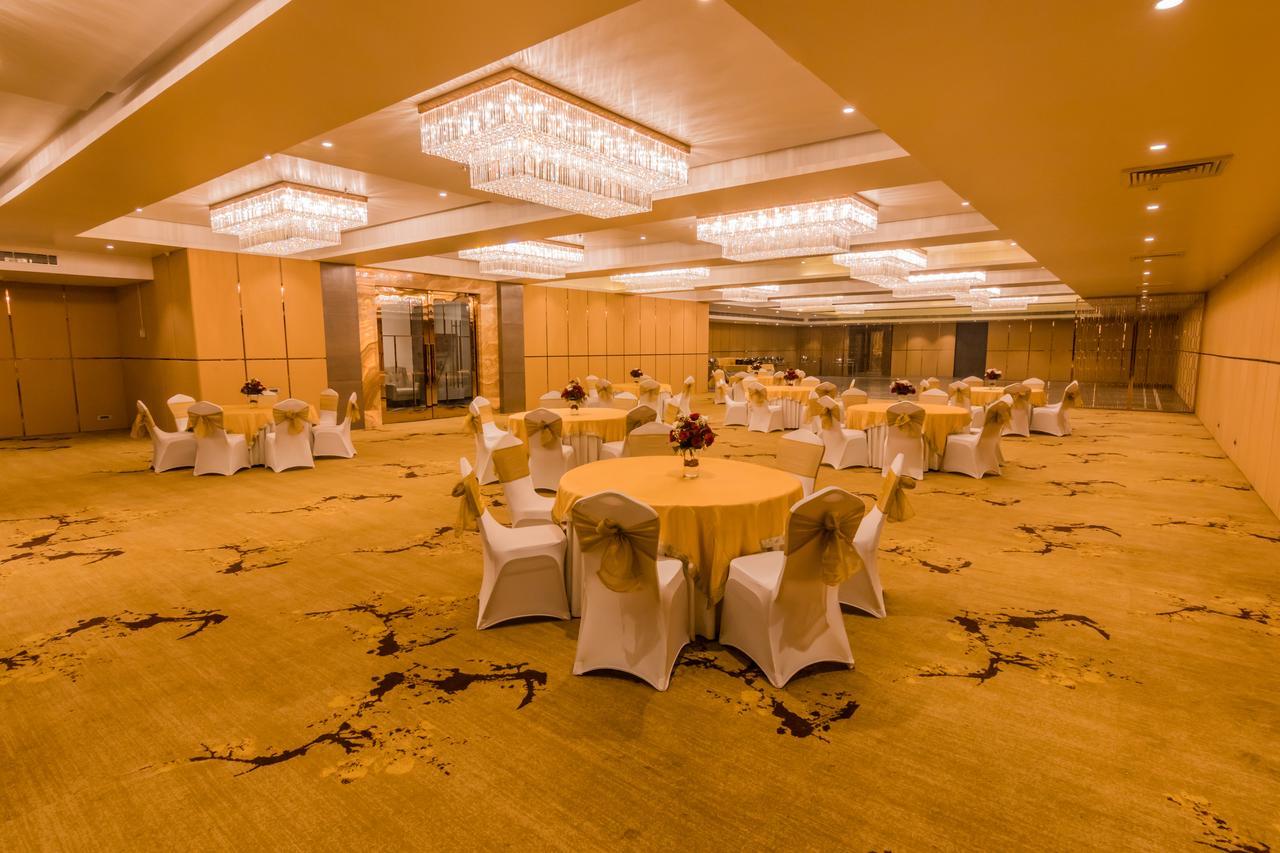 Amara Gateway Hotel Морадабад Екстериор снимка