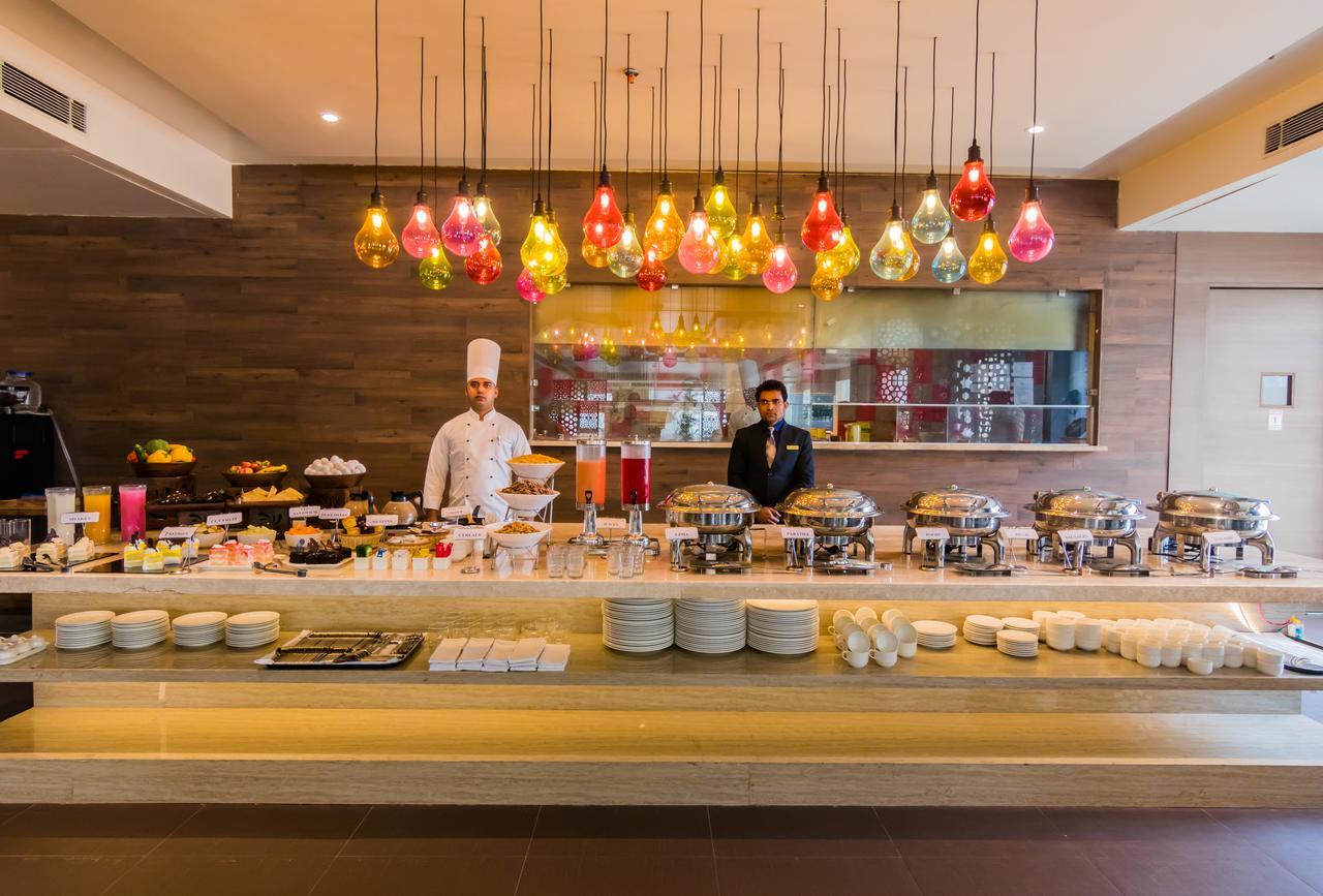 Amara Gateway Hotel Морадабад Екстериор снимка